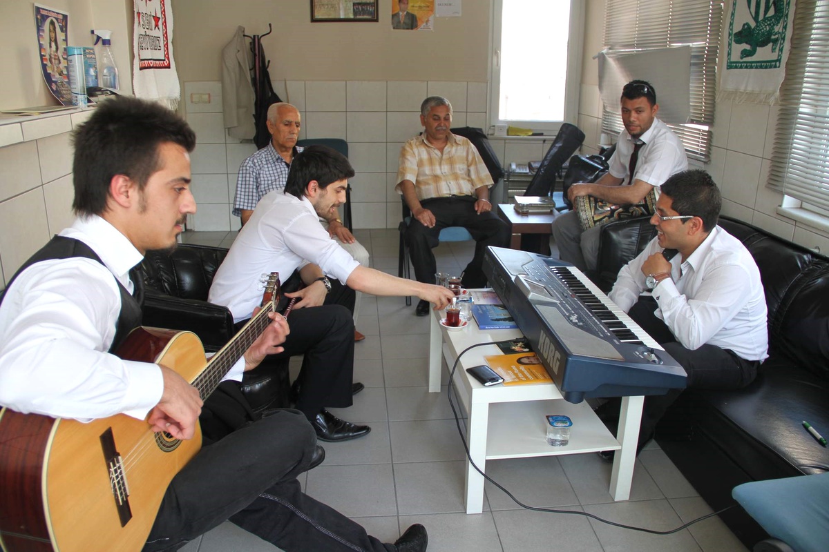 (Özel Haber) Romanlar Müzik Öğretmeni Oldu