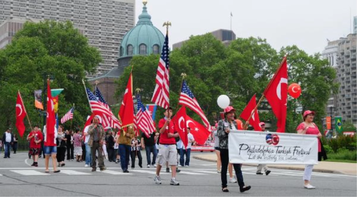 Philadelphia\'da Türk Günü Yürüyüşü