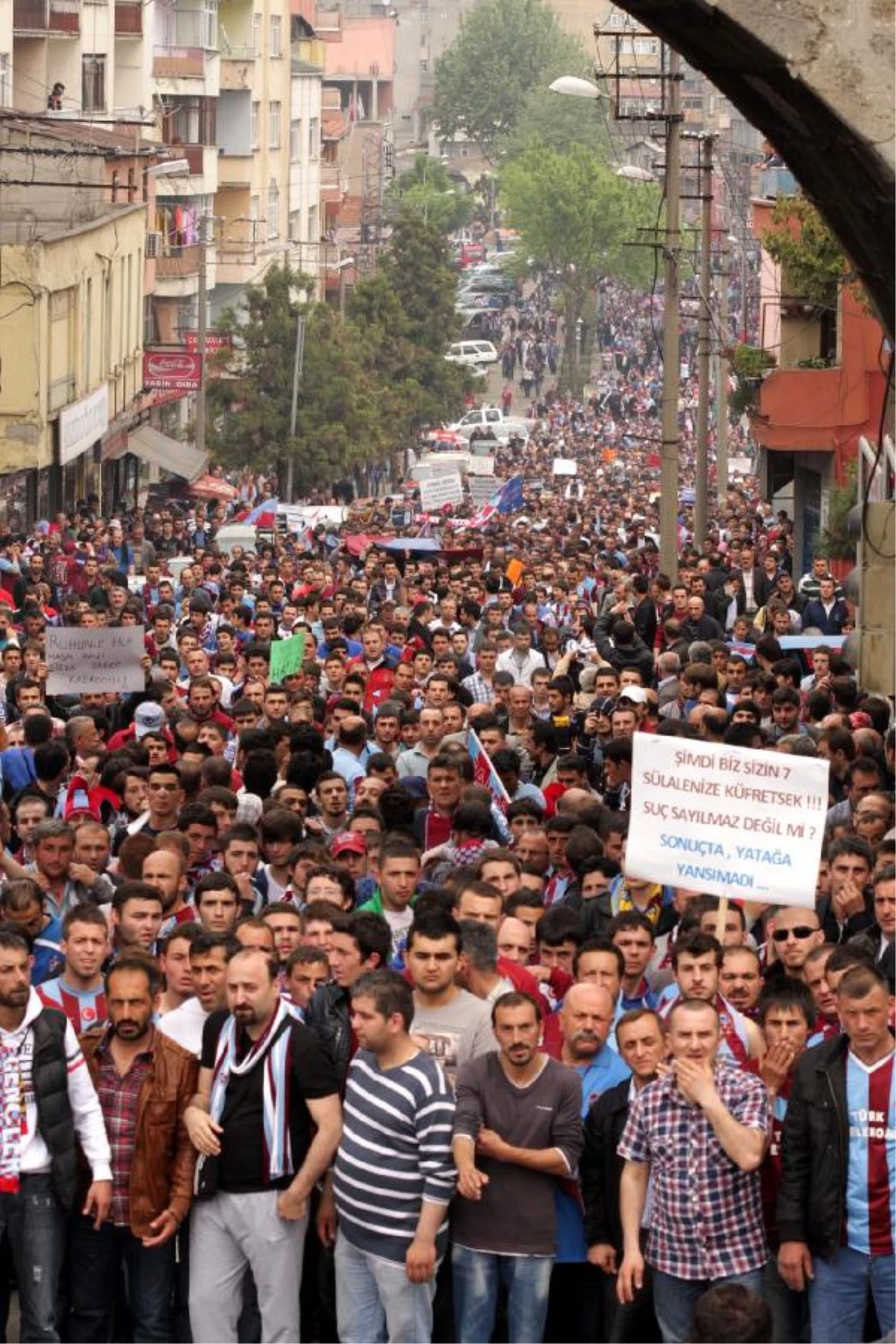 Trabzonspor Taraftarlarından Protesto Yürüyüşü