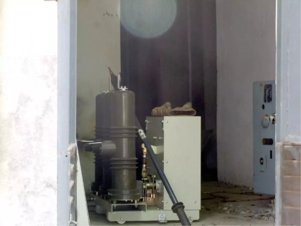 Trafo Patladı, Tedaş İşçisi Yanarak Ağır Yaralandı