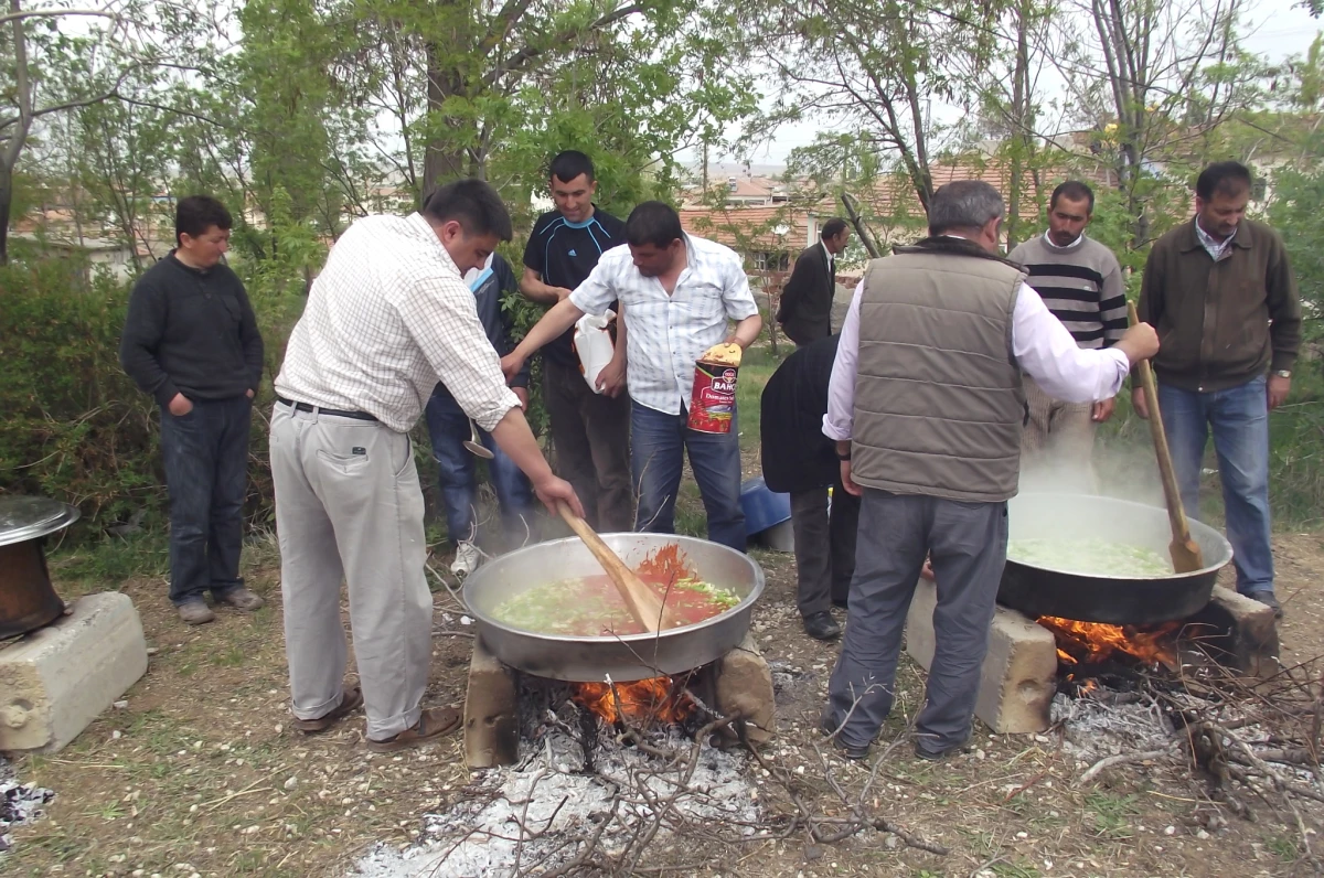 Yozgat\'ta Çiftçiler Yağmur Yağınca Şükür Duası Etti