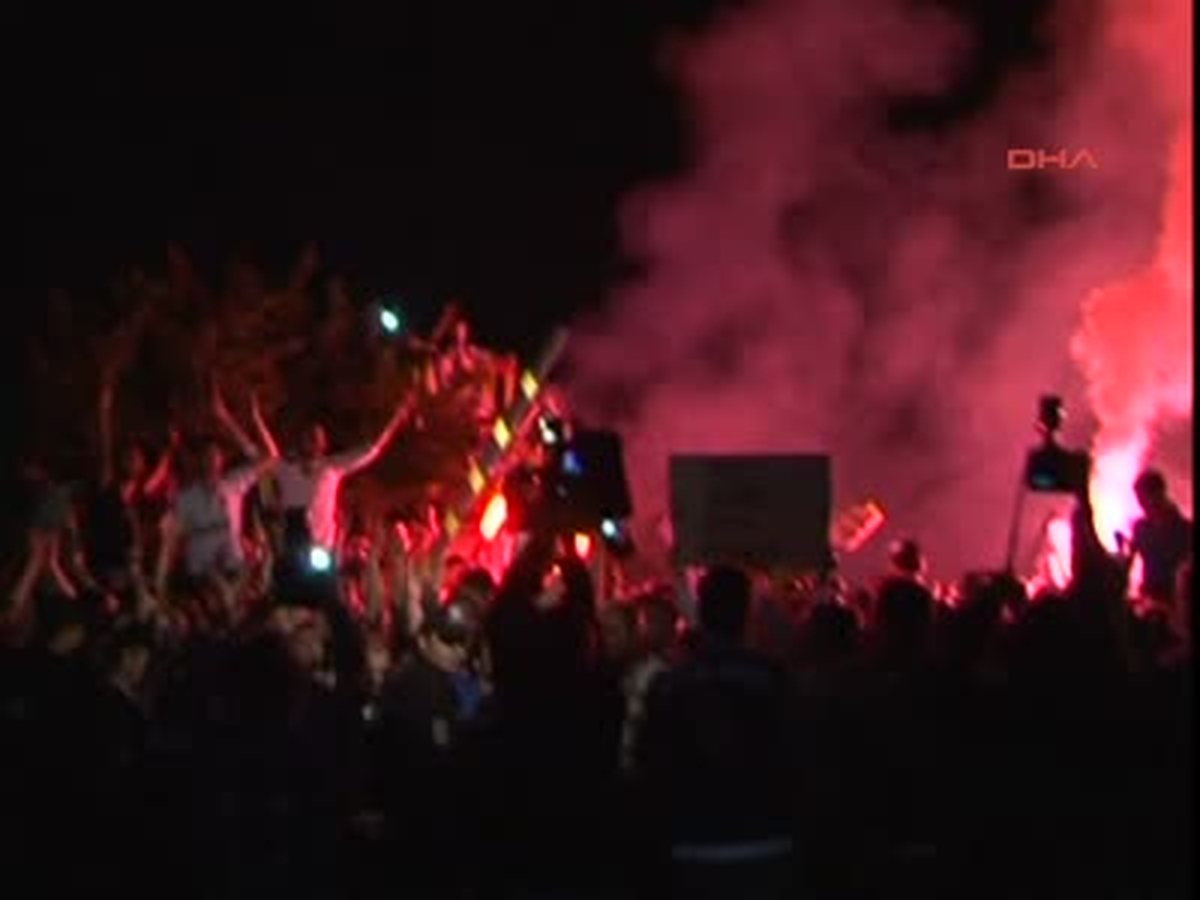 1 Fenerbahçe İstanbul'da Şampiyon Gibi Karşılandı