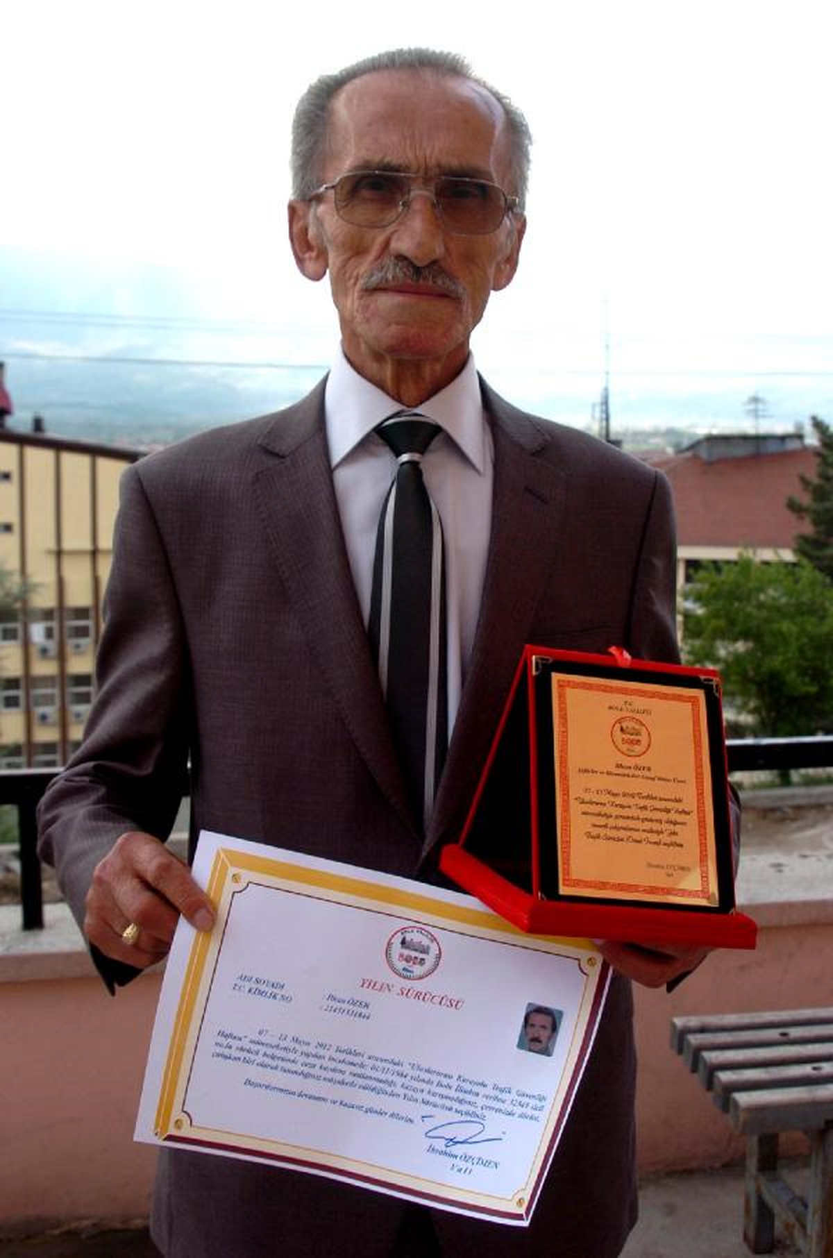 25 Yıldır Kaza Yapmayan Taksiciye Plaket