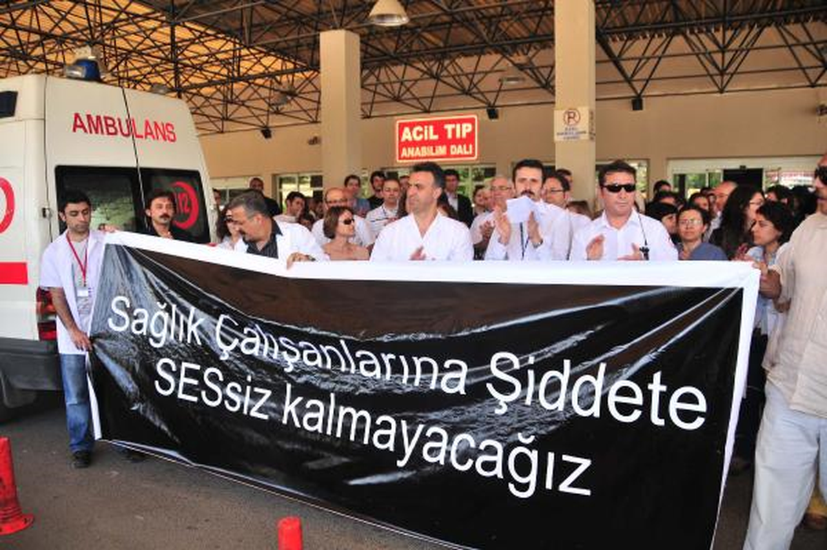 Acil Servis\'te Tehdit Protestosu