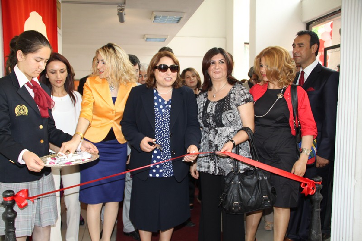 Aydınlı Öğrencilerden Ortak Yılsonu Resim Sergisi