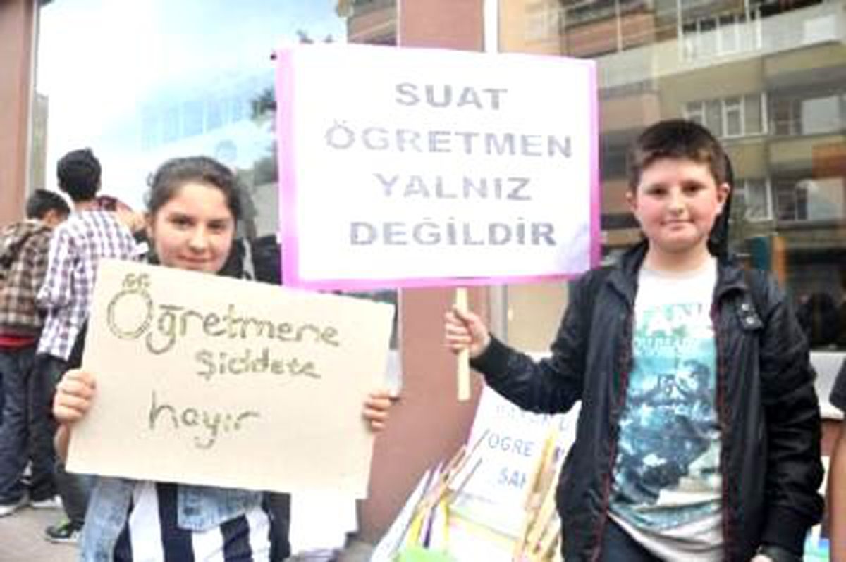 Bafra\'da Öğretmene Dayağı Yürüyüşle Protesto Ettiler