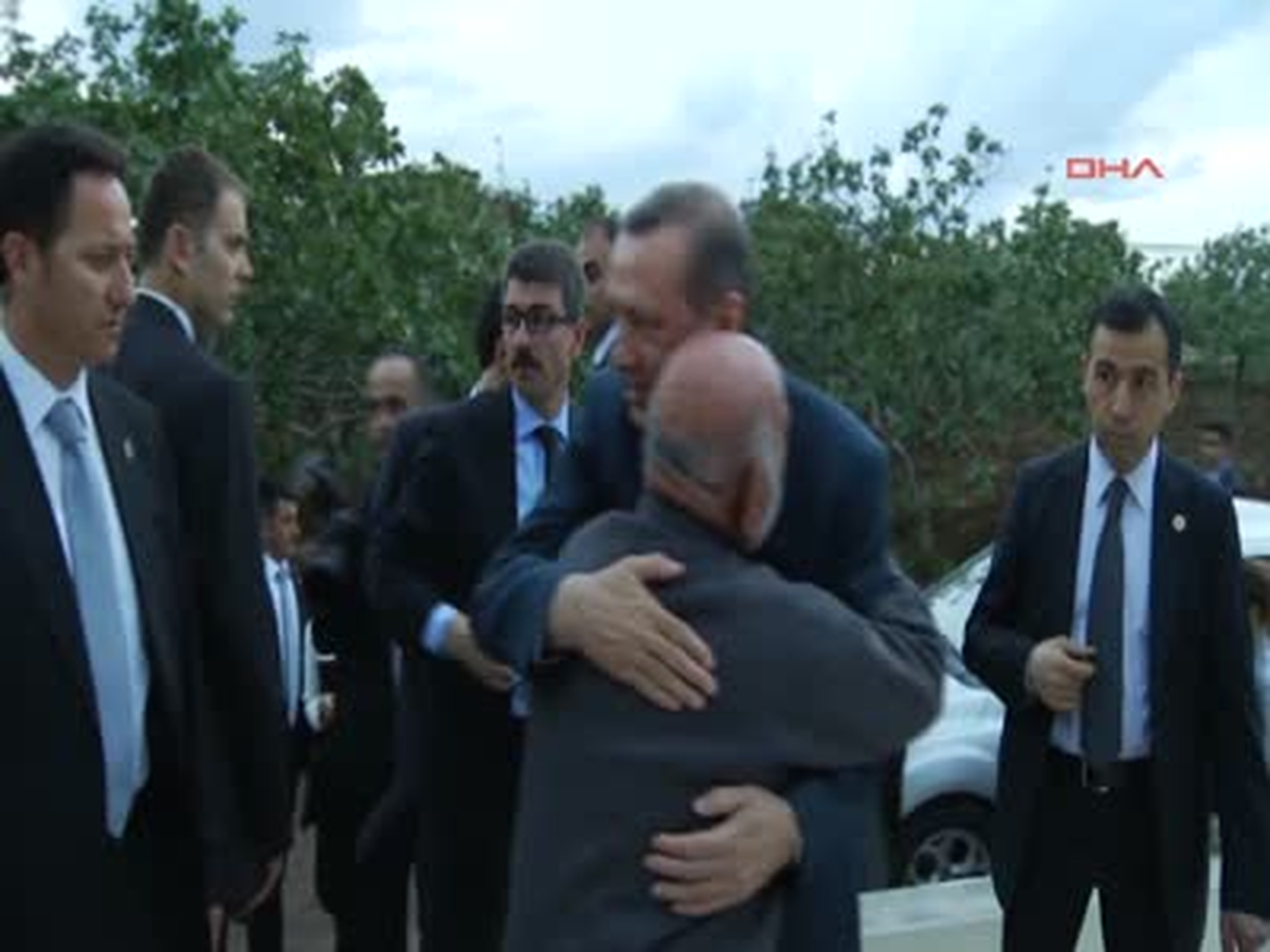 Başbakan Erdoğan\'ın Kilis\'teki Yaptığı Ev Ziyaretinden Görüntüler