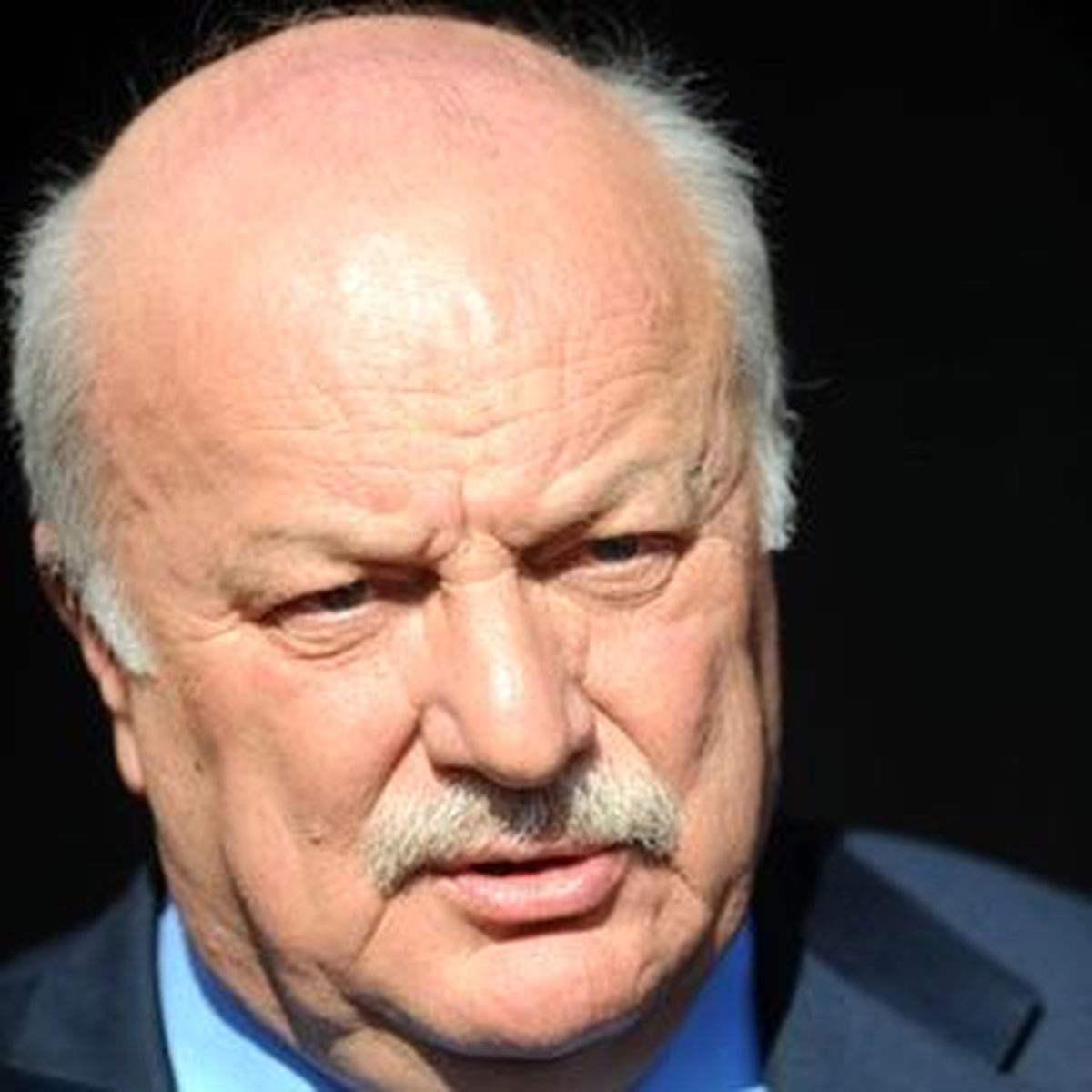 Başkan Şener'den Emre'ye Gönderme