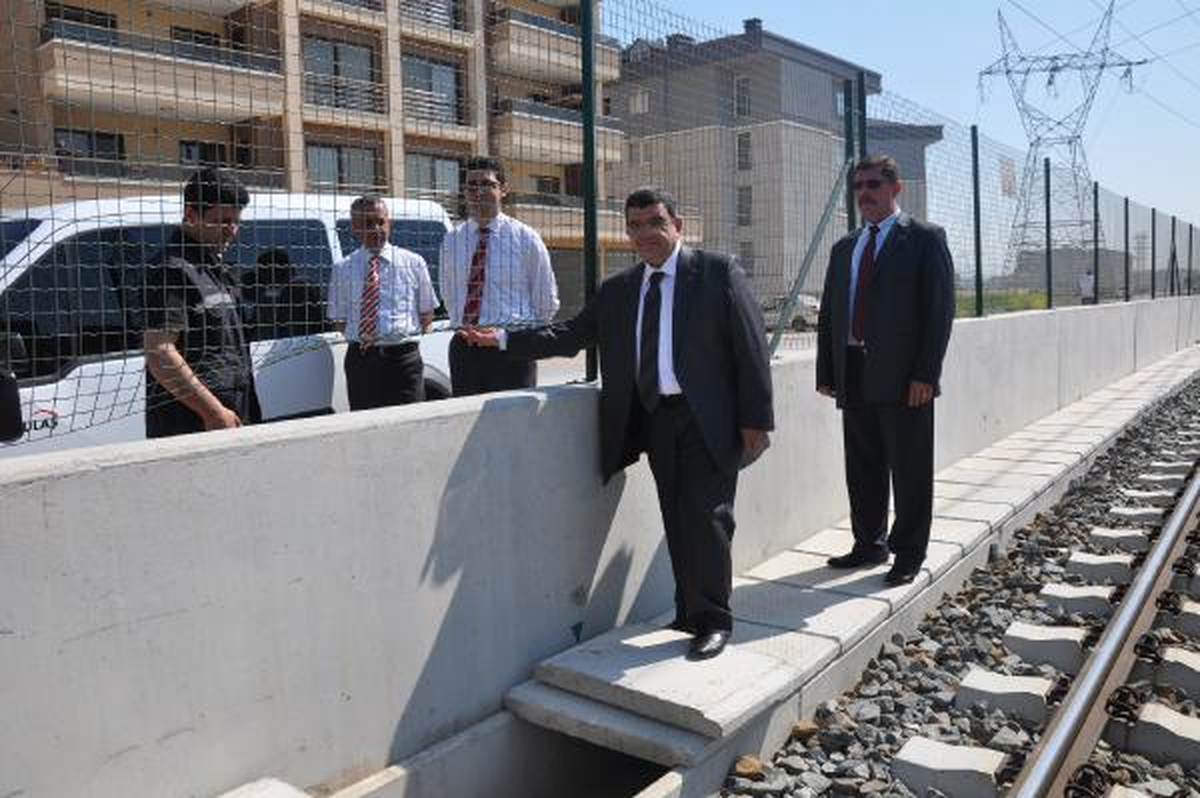 Bursaray\'ın Sinyalizasyon Kablosunu Kesip, Ulaşımı Durdurdular (2)