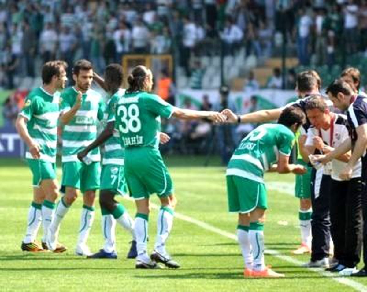 Bursaspor\'un Evinde Bileği Bükülmüyor