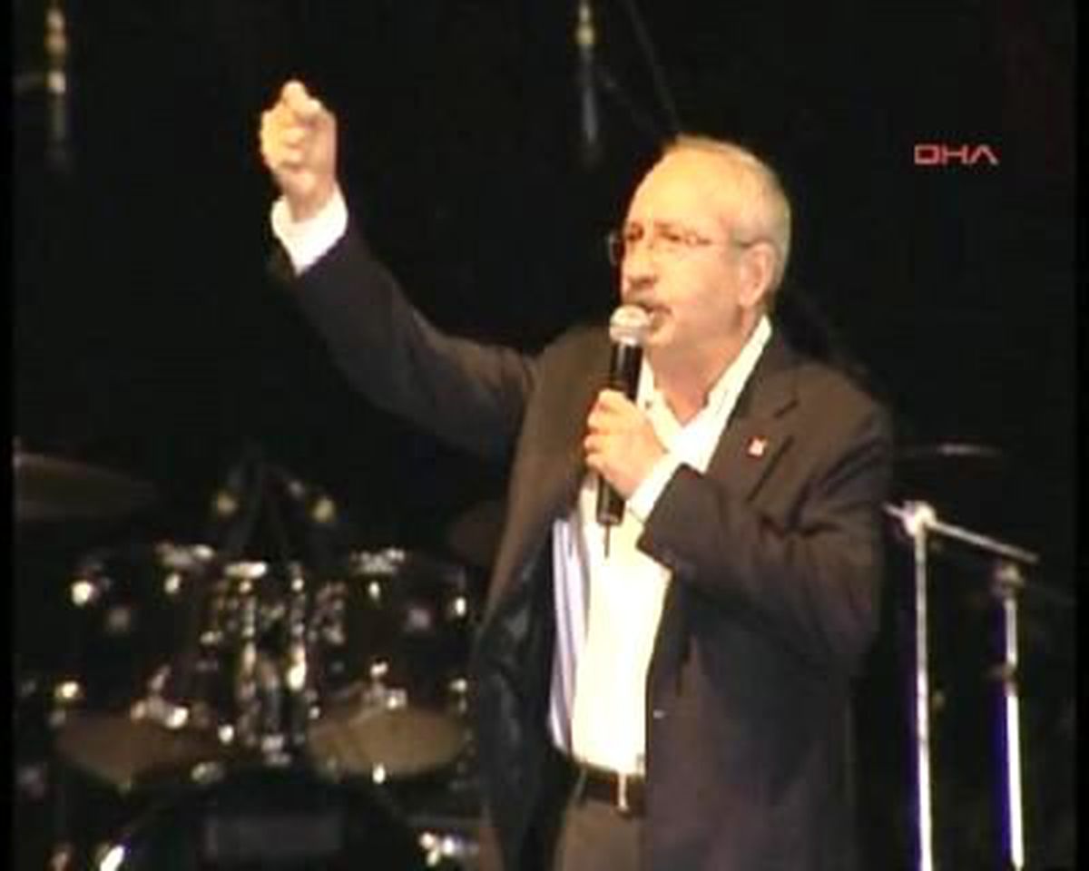 CHP Genel Başkanı Kılıçdaroğlu, \'Delikanlım İyi Bak Yıldızlara\' Belgeselini İzledi
