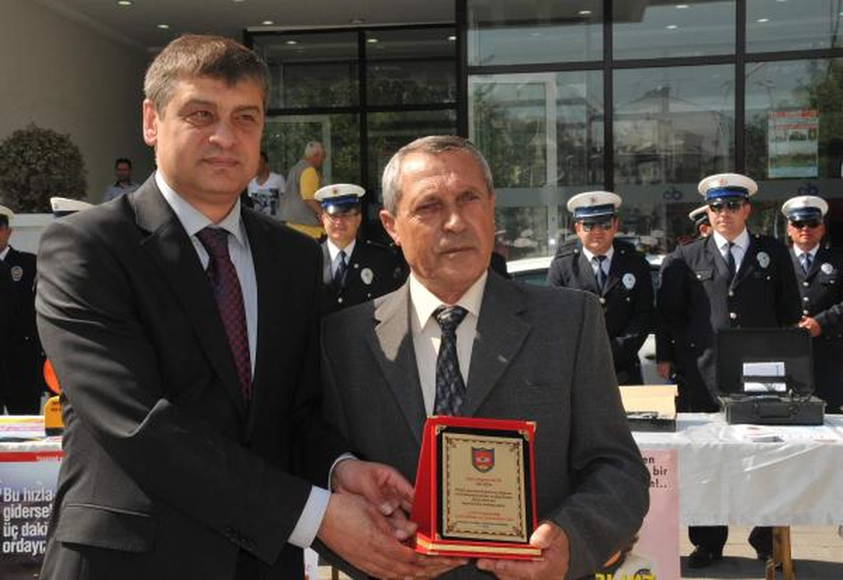 Çorlu'da 11 Yıldır Ceza Almayan Minibüs Şoförü 'Yılın Sürücüsü' Seçildi