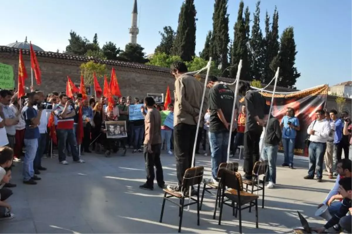 Deniz Gezmiş ve Arkadaşlarına Gebze\'de Idam Sehpalı Anma