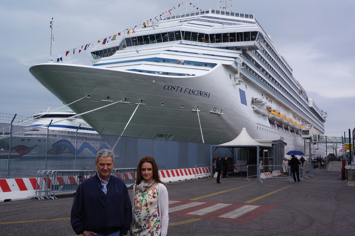 Denize Yeni İndirilen Costa Fascinosa İlk Seferinde İzmir'e Geliyor