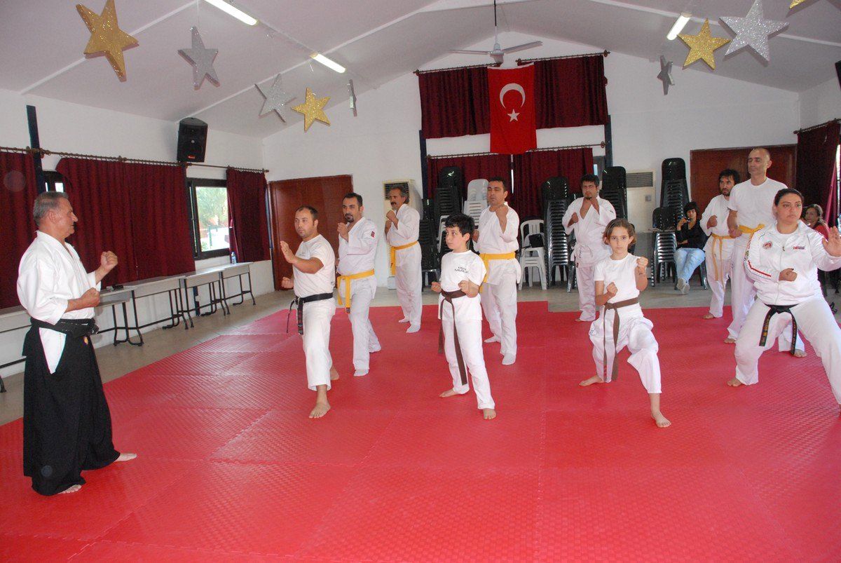 Dünya Eski Şampiyonu Kızı ve Damadı ile Fethiye\'de Ders Verdi