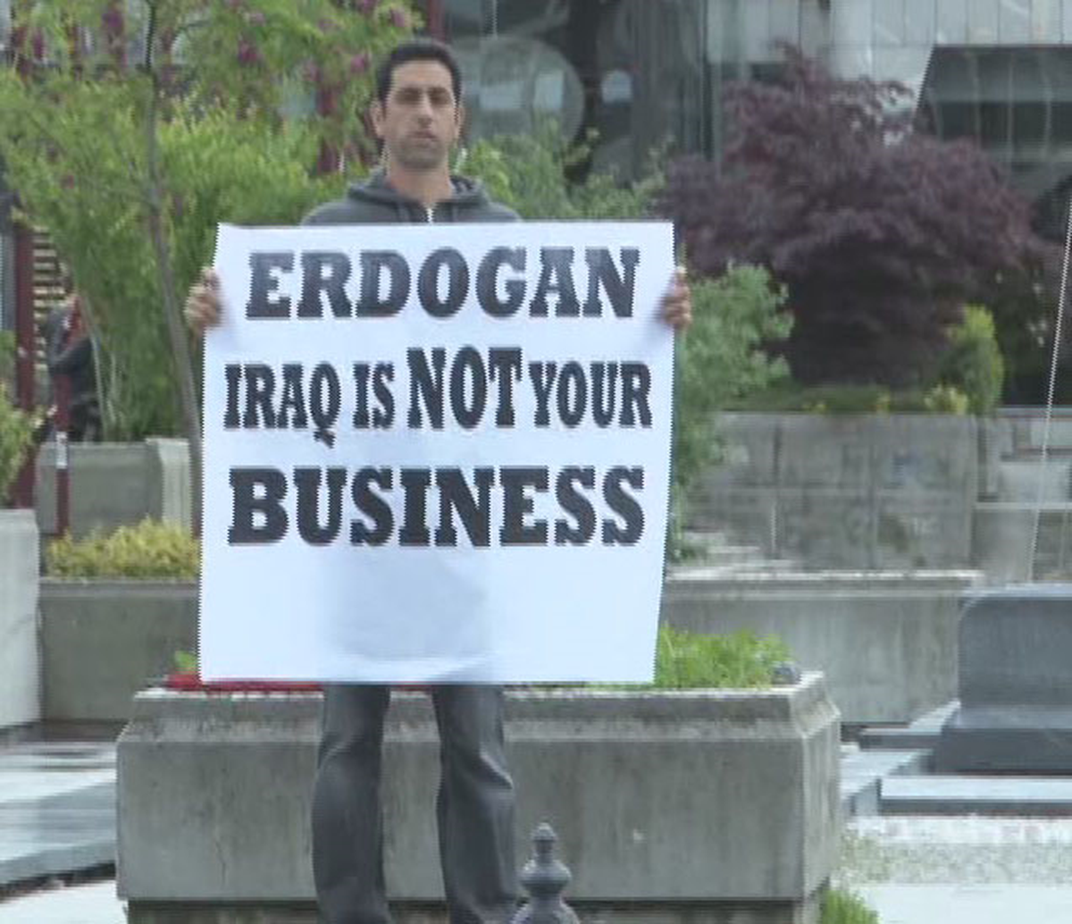 Erdoğan\'a Tek Kişilik Irak Protestosu
