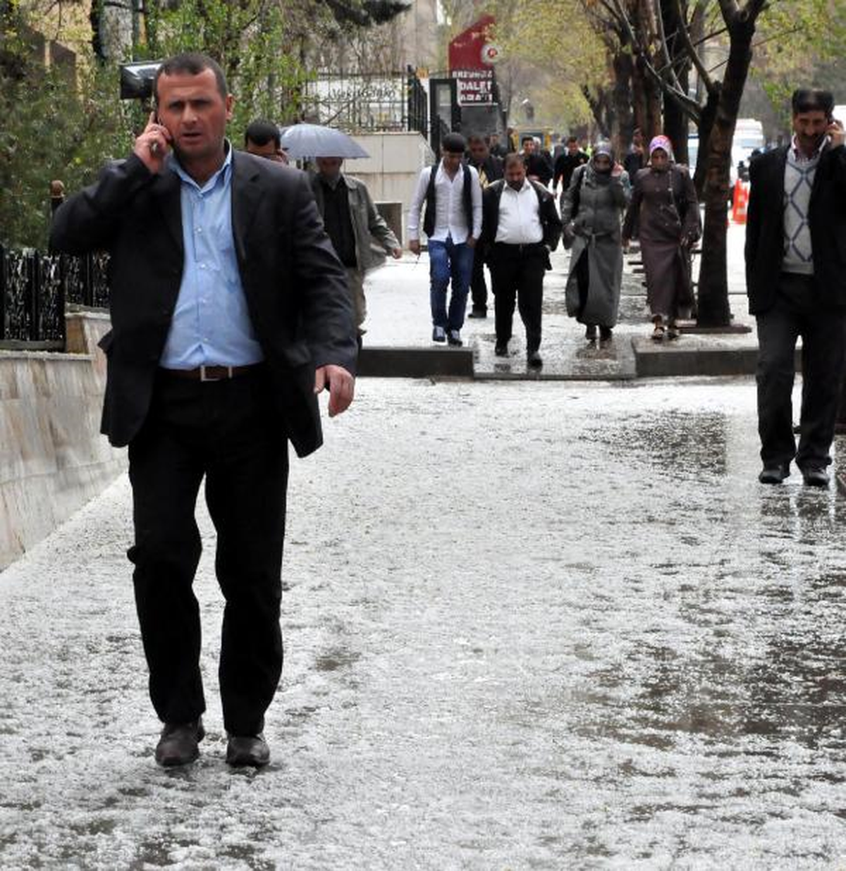 Erzurum\'u 10 Dakikalık Dolu Yağışı Vurdu