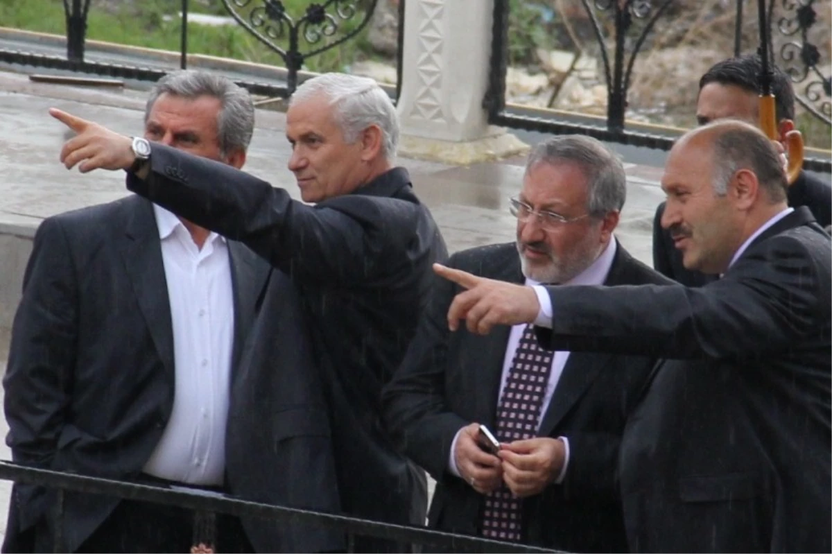 Esenler Eski Belediye Başkanı Öcalan, Belediye Başkanı Polat\'ı Ziyaret Etti