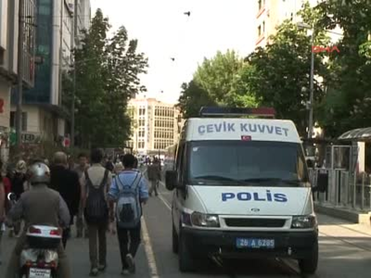 Polislere Güneş Gözlüğü, Sigara ve Tesbih Yasağı