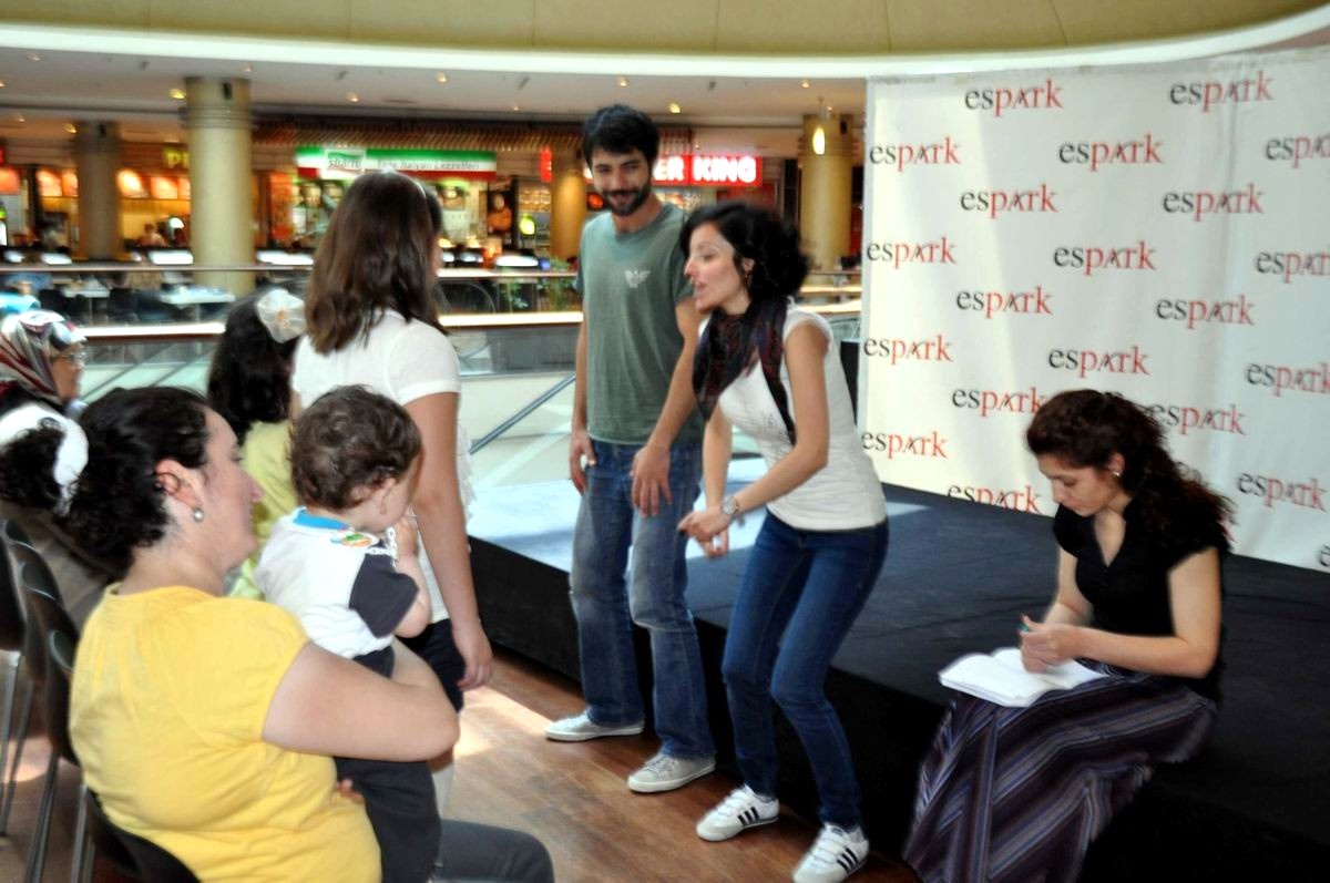 Espark\'ta Minikler Çocuk Tiyatrosuyla Eğlendiler