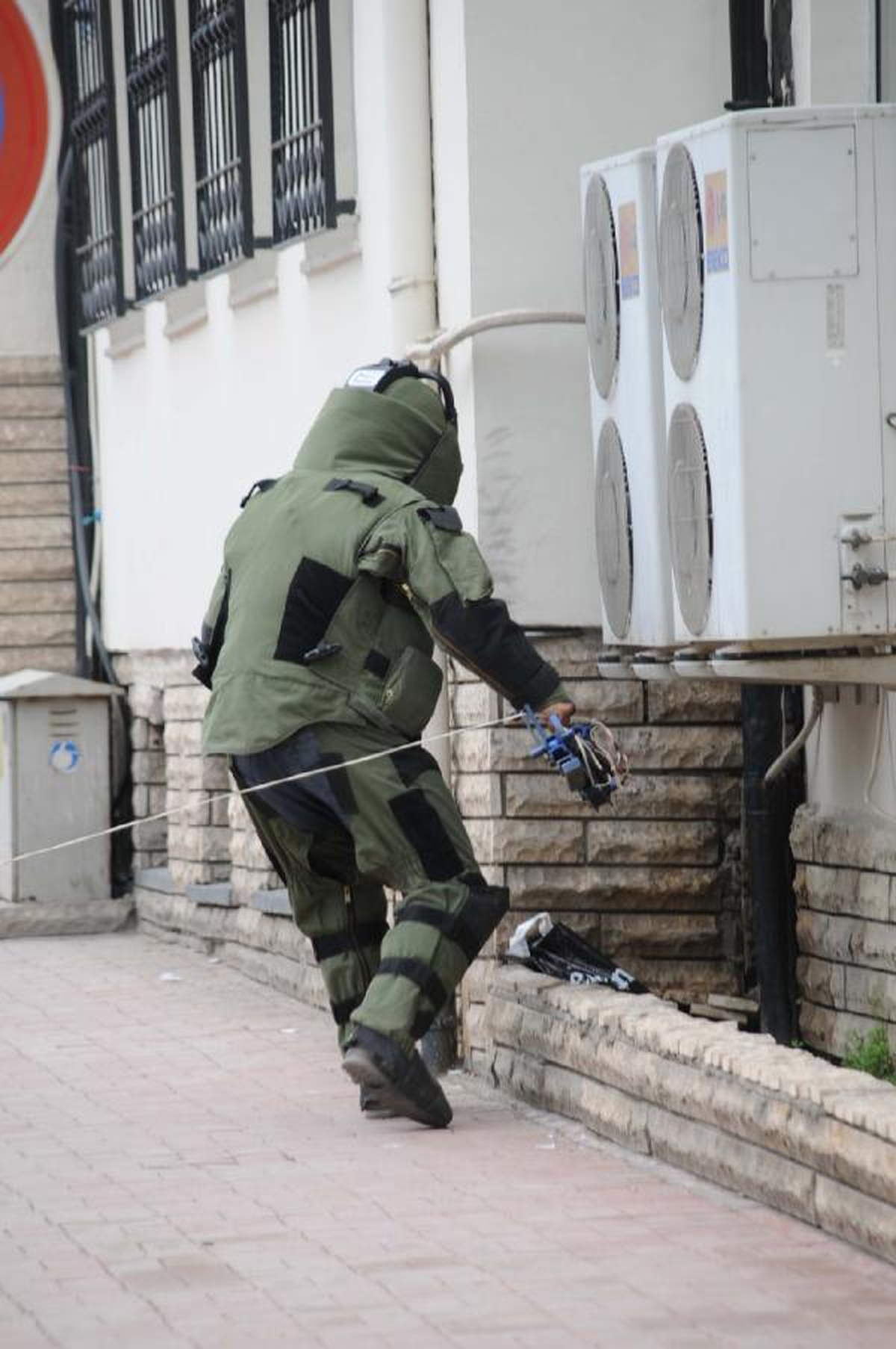 Patlatılan Poşetten Ayakkabı Çıktı
