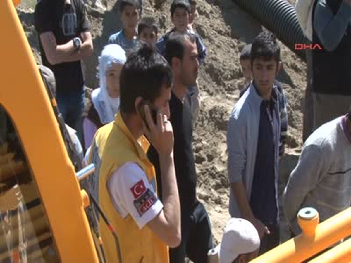 Göçük Altında Kalan İşçi Güçlükle Kurtarıldı
