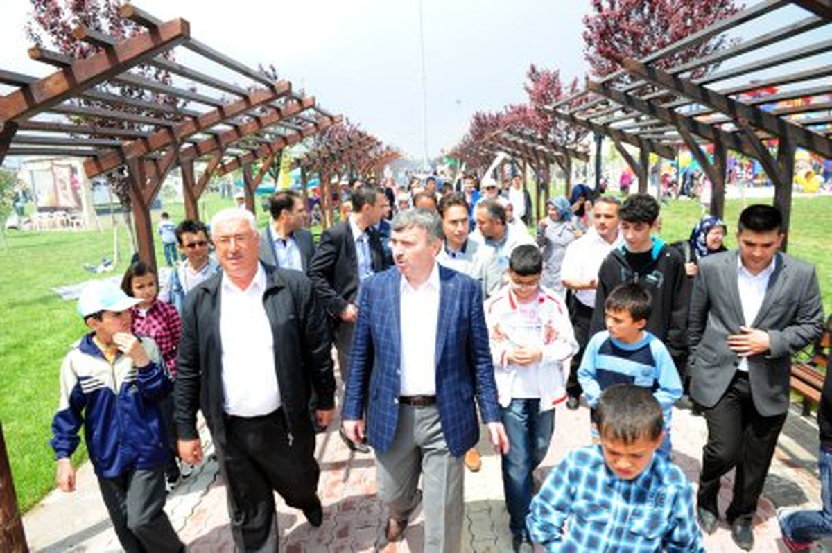 Hıdırellez Coşkusu Parklarda Yaşandı