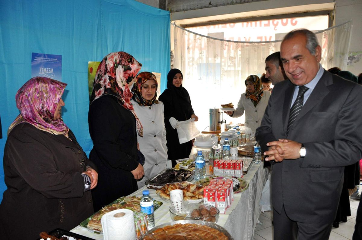 İhtiyaç Sahibi Öğrenciler Yararına Kermes Açıldı