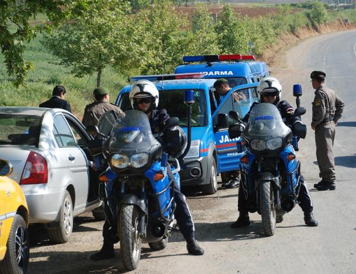 Jandarmadan Fabrikalara Kaçak İşçi Baskını