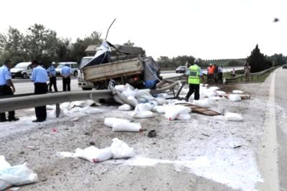 Kamyonet Otoyolda Takla Attı, Sürücü Öldü
