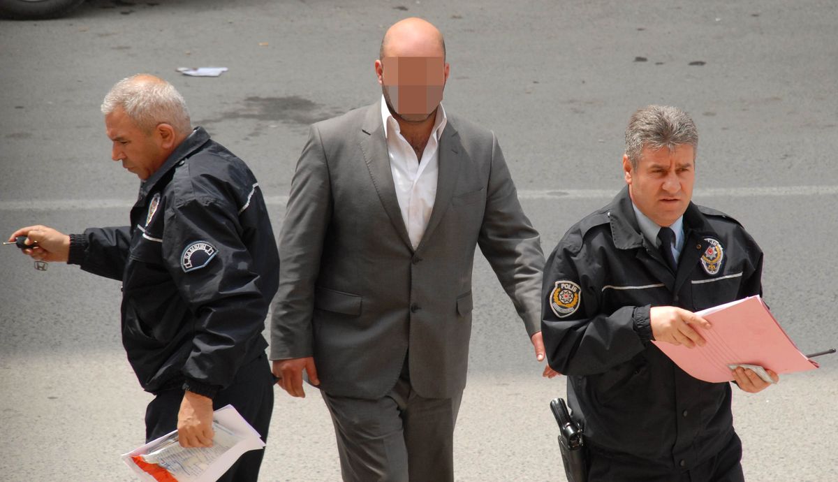 Kavgada Silahı Yere Düşünce Gözaltına Alındı