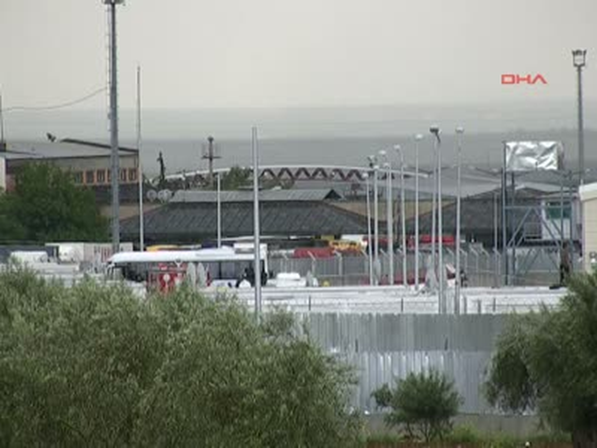 Kilis\'teki Konteynır Kente Yıldırım Düştü