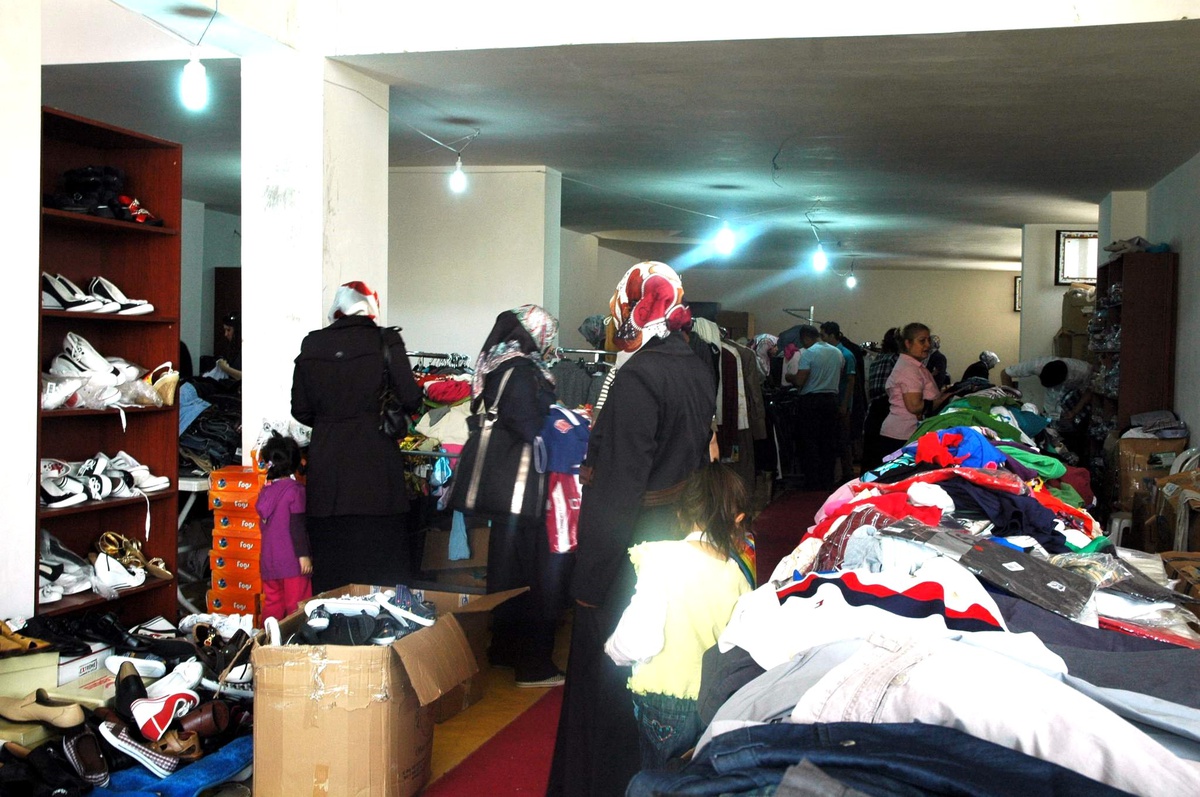 Kimse Yok mu Derneği'nden Yoksul Aileler Yararına Kermes