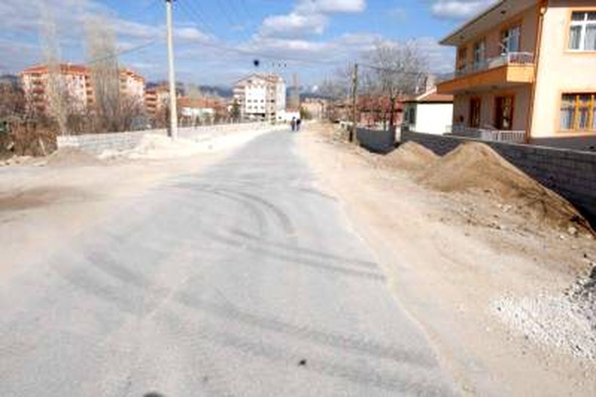 Kırşehir Belediyesi Yol Çalışmalarına Devam Ediyor