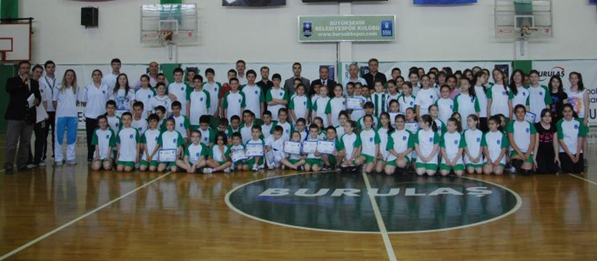 Küçük Sporcuların Sertifika Sevinci