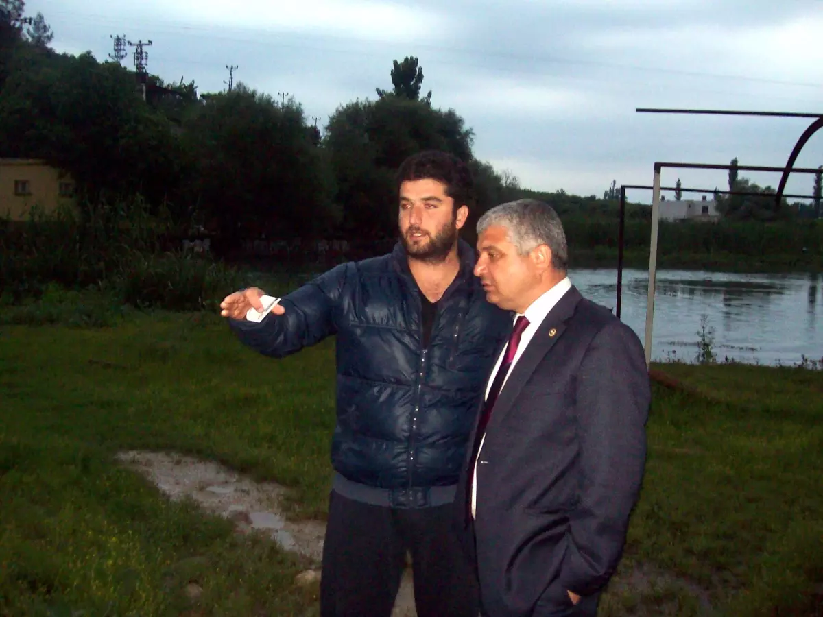 MHP\'li Yılmaz Kozan\'daki Sel Bölgesini Gezdi