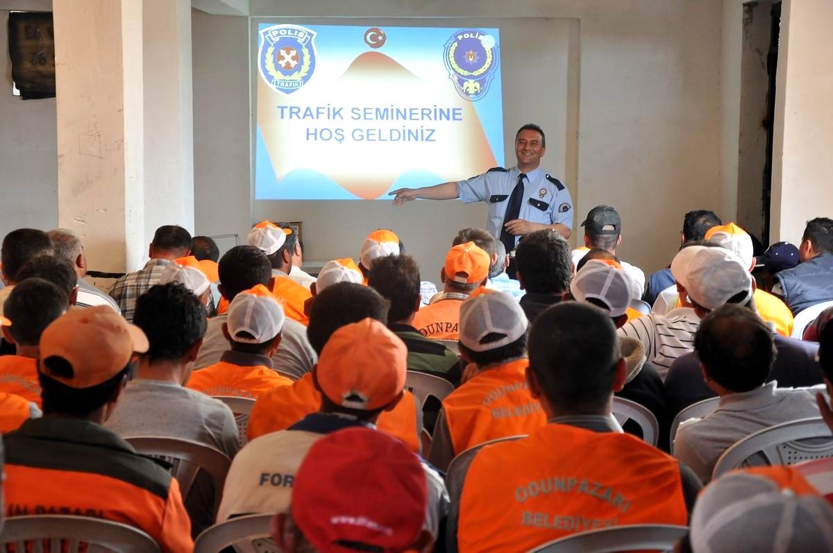 Odunpazarı Belediyesi Temizlik İşçilerine Trafik Eğitimi Veriyor