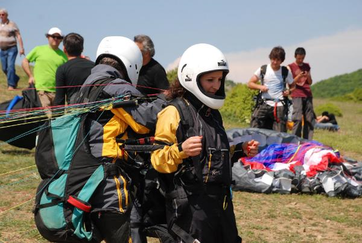 Paraşütçüler Uçmakdere\'de Buluştu