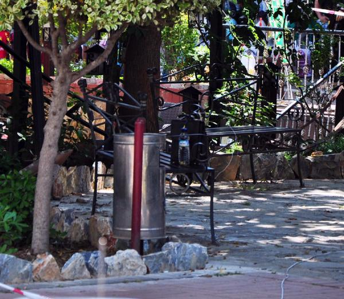 Parkta Unutulan Çanta Paniğe Neden Oldu