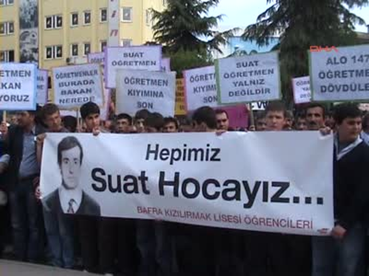 Öğretmene Dayağı Yürüyüşle Protesto Ettiler