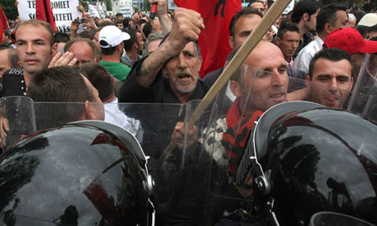 Sırbistan\'da Arnavutlar Protesto Gösterisi Düzenledi