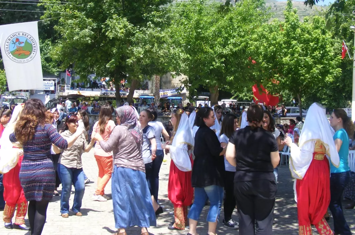 Söke'de Bahar Kutlamasında Balkan Esintileri