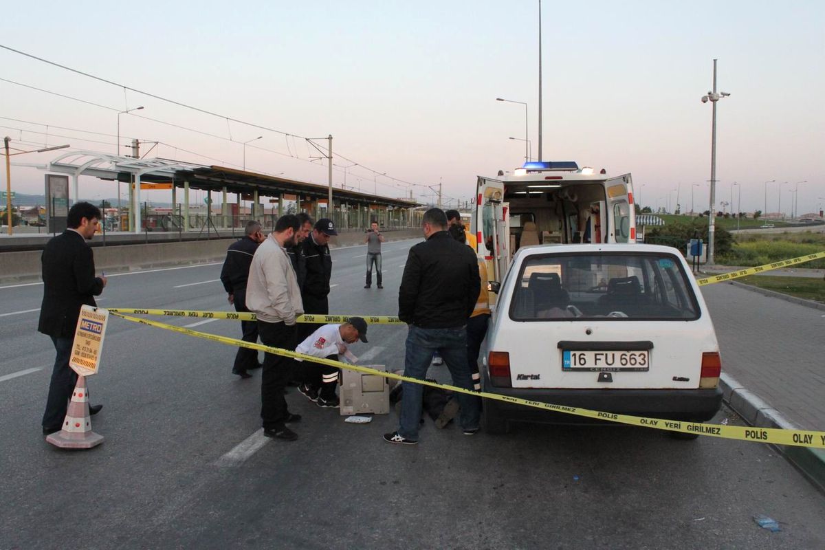 Tamir Etmek İçin Durduğu Aracının Başında Hayatını Kaybetti
