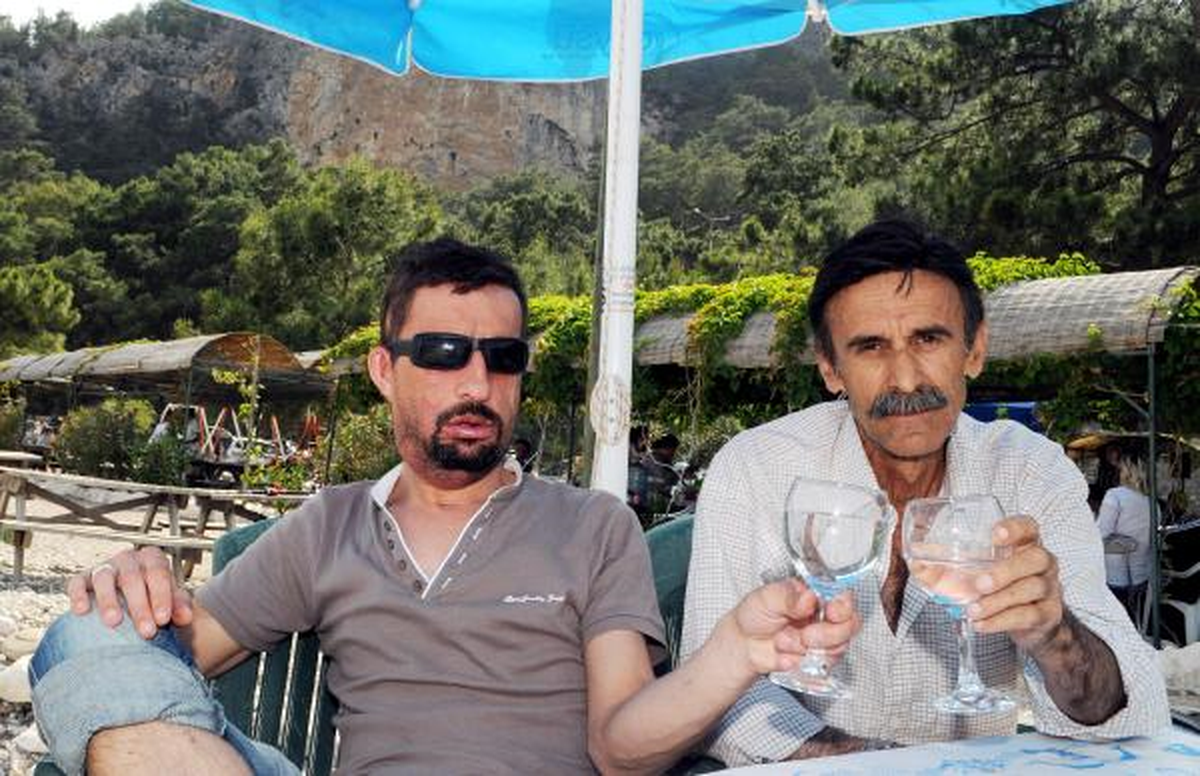 Uğur Acar Deniz Kıyısında Piknik Yaptı