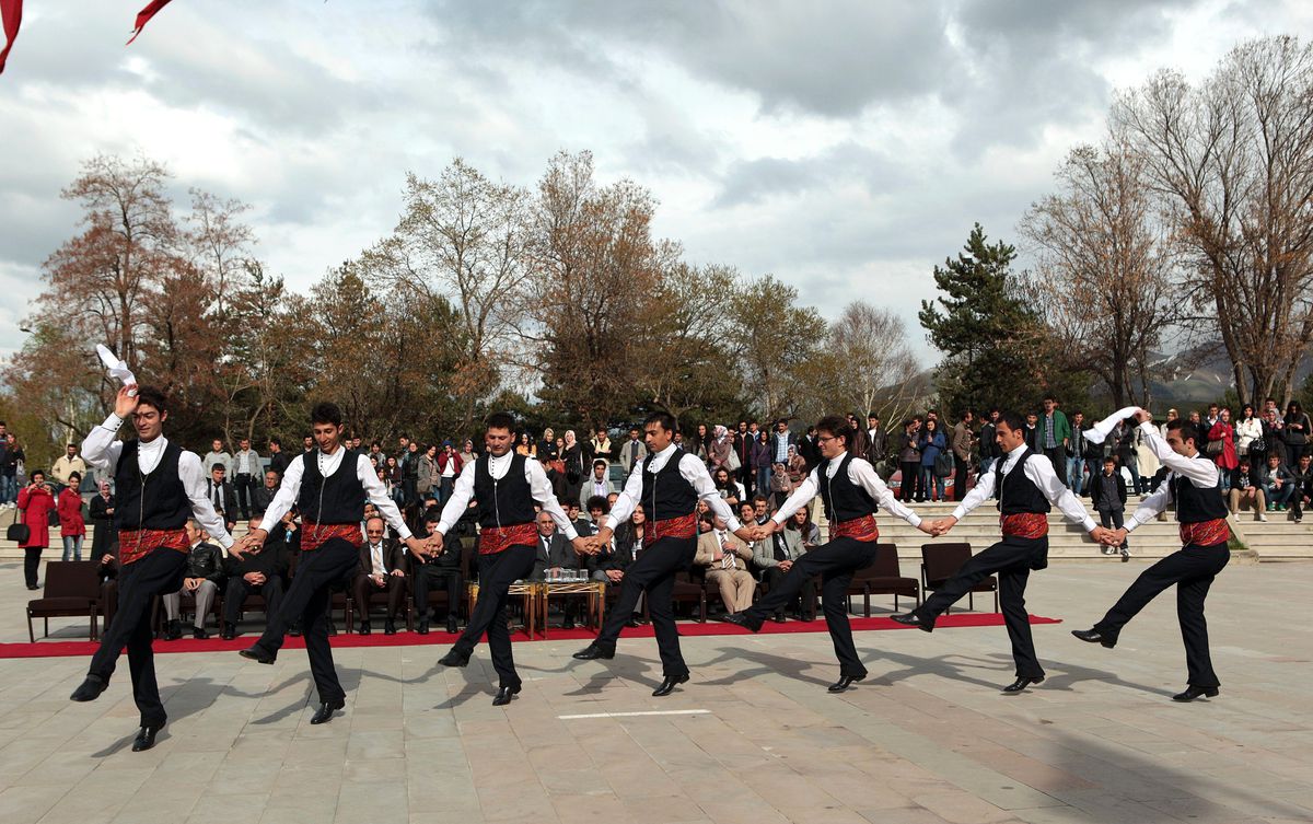 Üniversite\'de Bir Hafta Sürecek \'Bahar Şenliği\' Başladı