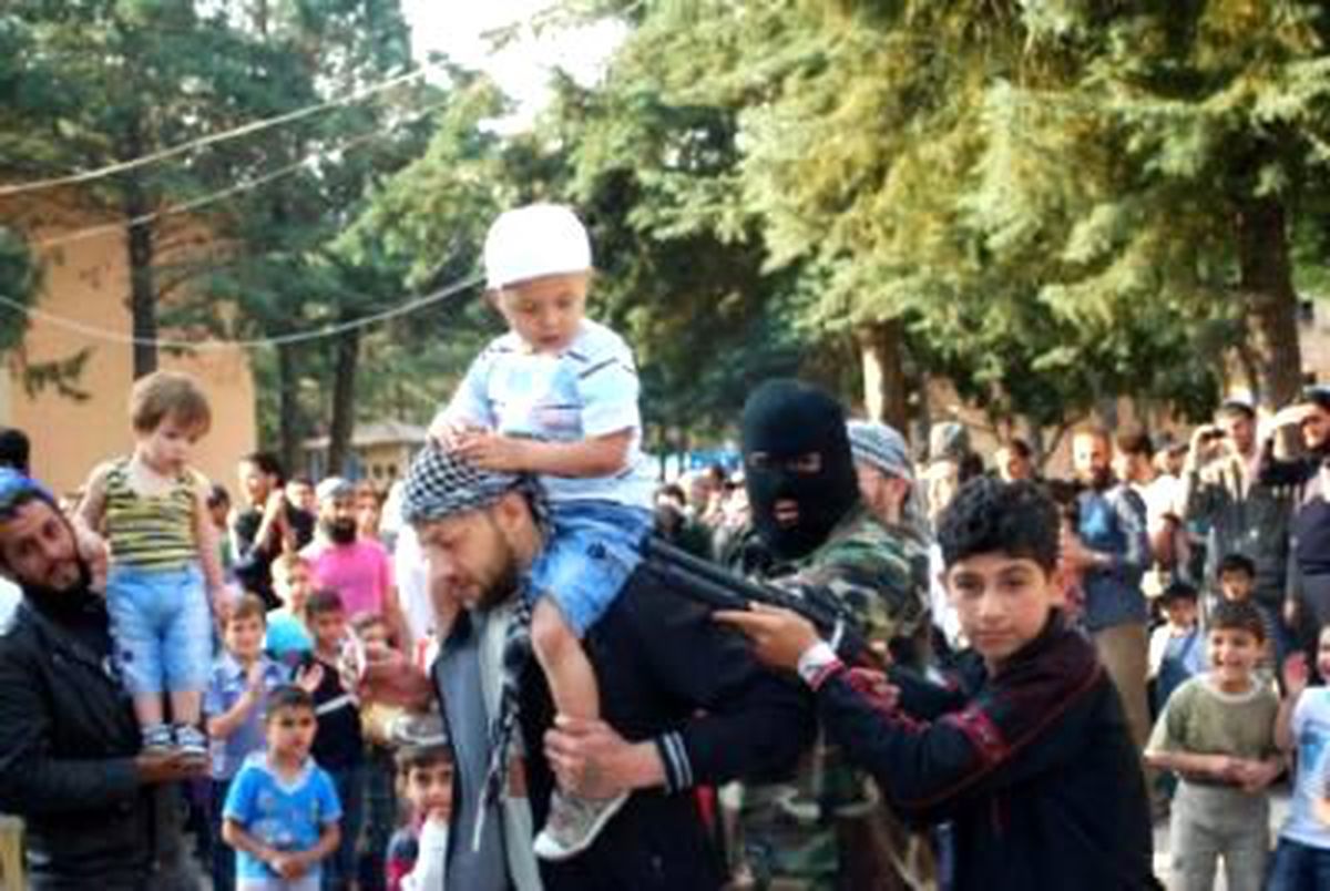 Yayladağı\'ndaki Suriyelilerin Skeçli Seçim Protestosu