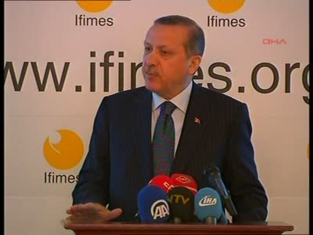 Başbakan Erdoğan'a '10 Yılın Devlet Adamı' Ödülü Verildi (2)