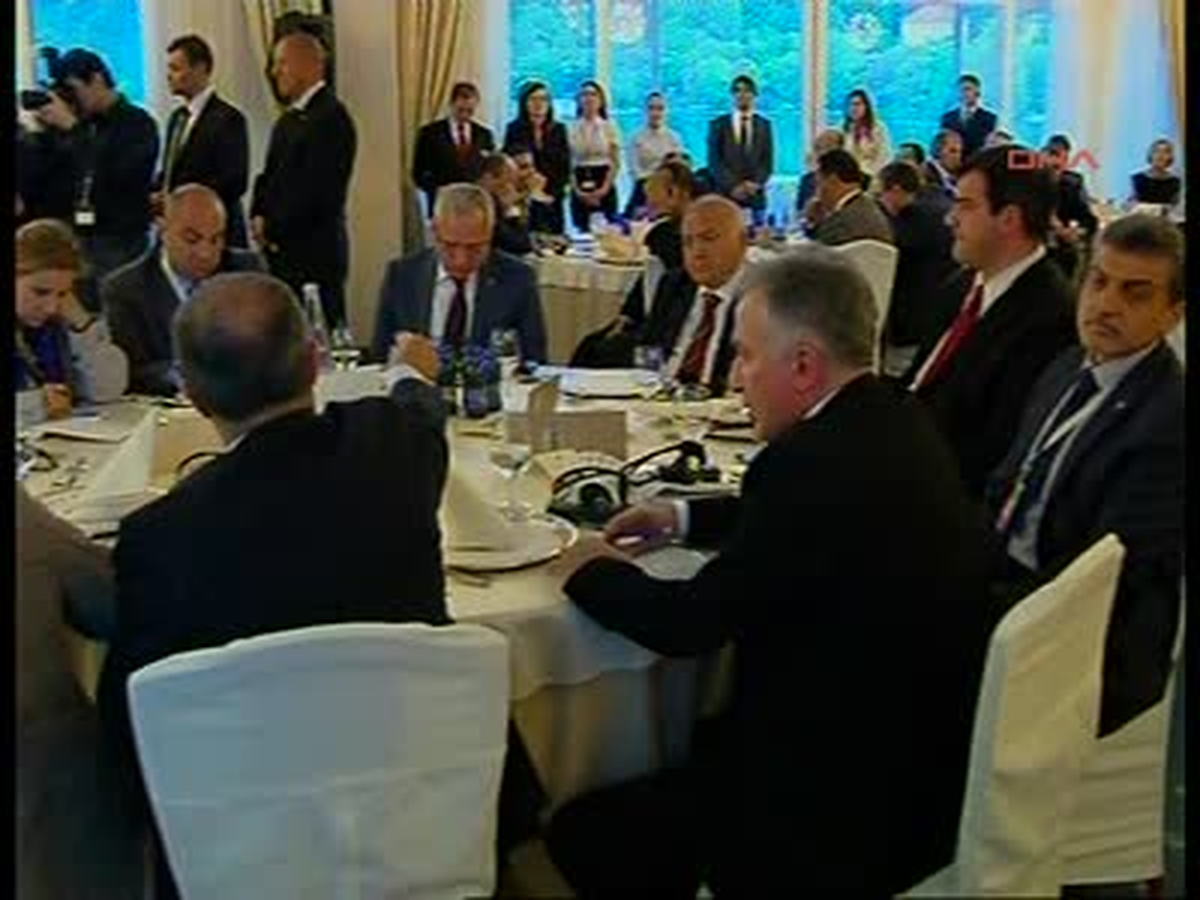 Başbakan Erdoğan'a '10 Yılın Devlet Adamı' Ödülü Verildi (3)
