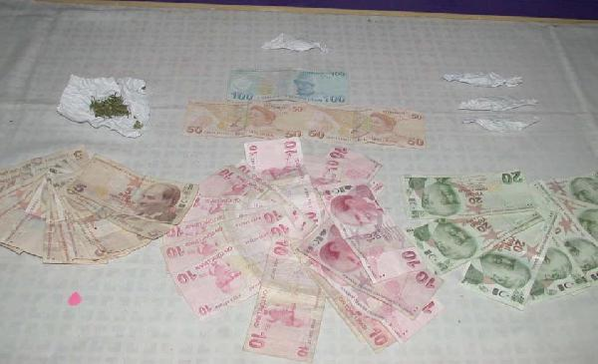 5 Gram Esrarla Yakalanan Baba- Oğul Tutuklandı