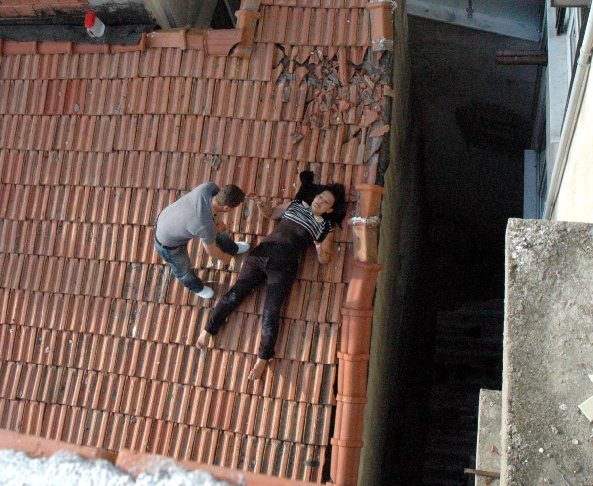 5. Kattan Düşen Genç Kadın Yaşam Mücadelesi Veriyor